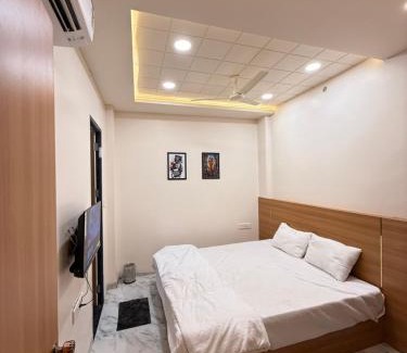 Ujjain Hotel | Shree Nikunj Palace