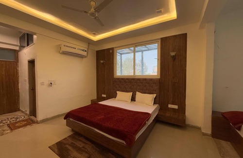 Vrindavan Hotel | Shree Radha Residency-near ISKCON Temple