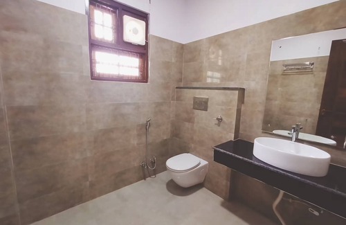 Vrindavan Hotel | Shree Radha Residency-near ISKCON Temple