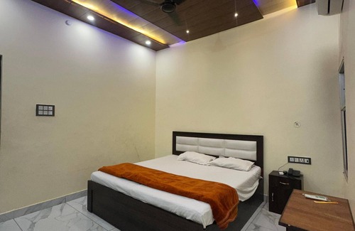 Faizabad Hotel | Shree Radhe palace