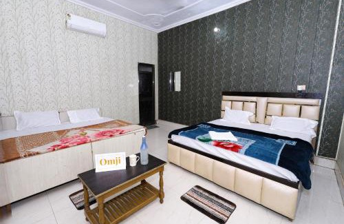 Faizabad House | Shri Ram Janki Ashram by Omji - 10 min walk to Hanuman Garhi temple