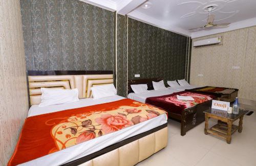 Faizabad House | Shri Ram Janki Ashram by Omji - 10 min walk to Hanuman Garhi temple