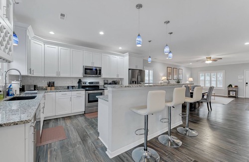 East Ocean View House | Shuffleboard! Big Yard + Walk to Beach! Spacious and Clean!