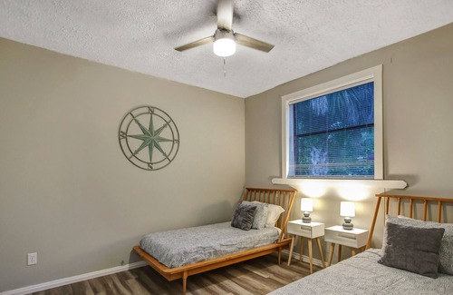 Murray Hill House | ~Shuffleboard Suite Sleeps 8 Foosball Fun~