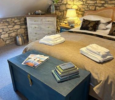 Moreton-in-Marsh House | Siam cottage guesthouse over 300 years old with Thai restaurant