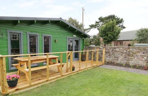 Wigton Cottage | SIAN'S REST, pet friendly, with open fire in Bowness-On-Solway