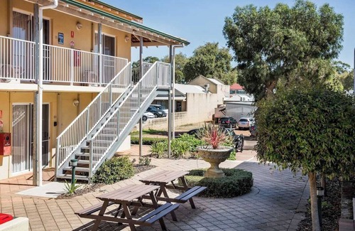 Margaret River Apartment | Siana - Central Apartment with Parking