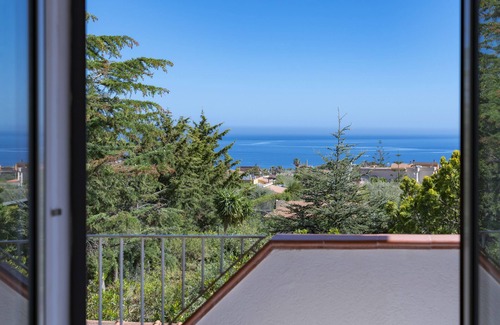 Torre Colonna-sperone Villa | SICULI HORTIS SEA HOME – Jacuzzi, A/C, Parking, Alarm, 24/7 Video Surveillance