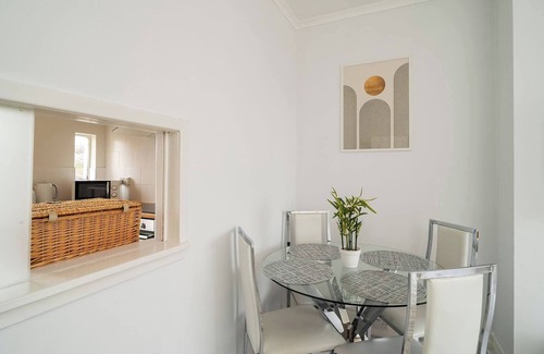 Murthill Apartment | Sidlaw View - 3 Bed in the Suburbs