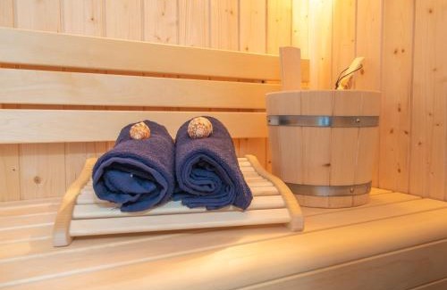 Fedderwardersiel Apartment | Sielhuus 5, Ferienwohnung mit Sauna in Fedderwardersiel