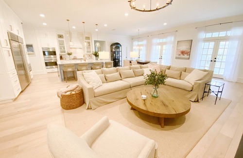 Tallahassee House | Sienna Lee Gardens: A Beautifully Renovated Home with Pool