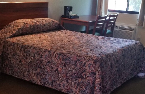 Bloomington Hotel | Sierra Crossing Motel