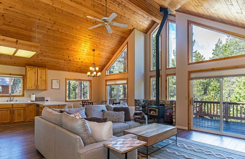 Truckee House | Sierra Haven by Tahoe Mountain Properties