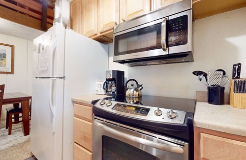 Mammoth Lakes Condo | Sierra Manors 75 Cozy and Comfy Condo, On the Shuttle Route by RedAwning