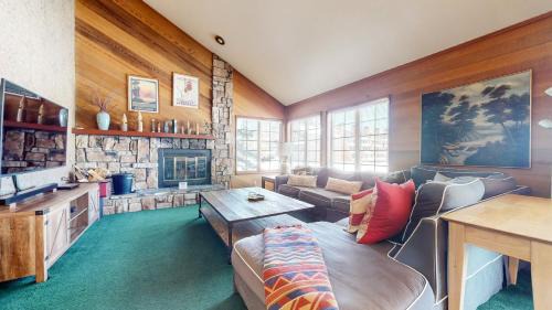 Mammoth Lakes Apartment | Sierra Megeve #8 Condo
