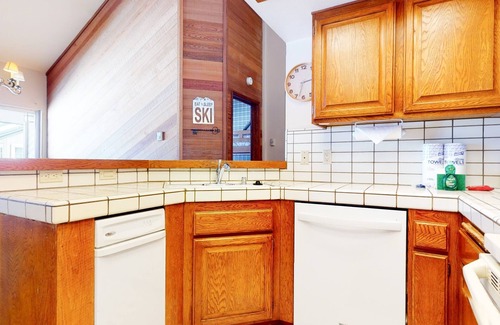 Mammoth Lakes Condo | Sierra Megeve 8 Cozy Yet Spacious Condo, Just A Short Walk To Canyon Lodge by RedAwning