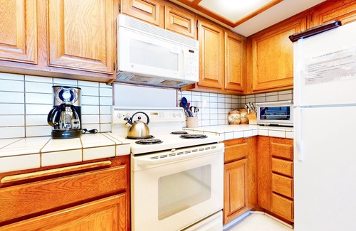 Mammoth Lakes Condo | Sierra Megeve 8 Cozy Yet Spacious Condo, Just A Short Walk To Canyon Lodge by RedAwning