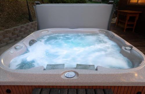 Yosemite Forks House | Sierra Mountain Escape - Brand new spa/game room