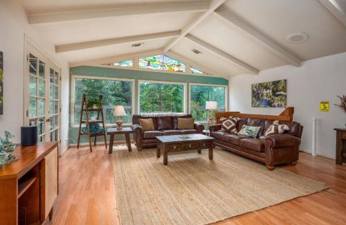 Yosemite Forks House | Sierra Mountain Escape - Brand new spa/game room