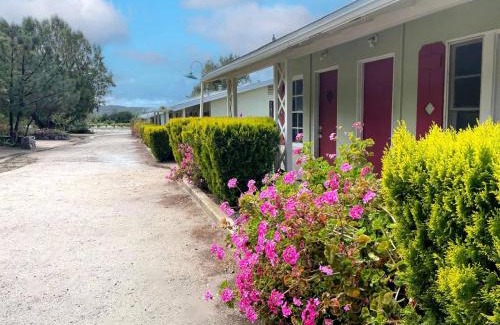 Agua Dulce Hotel | Sierra Pelona Motel