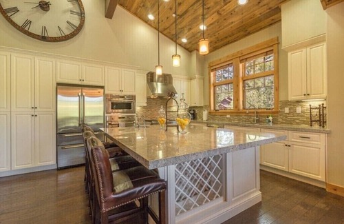 Ponderosa Palisades House | Sierra Sanctuary, 4 BDR in Schaffer's Mill Lake Tahoe, Golf & Club Amenities!
