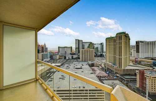 Las Vegas Apartment | Sierra Studio at MGM Signature Tower 1 BALCONY STRIP VIEW