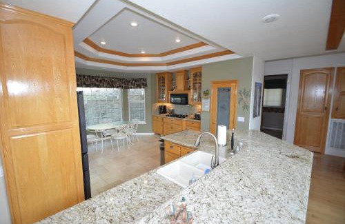 Bass Lake House | Sierra Sunset Lake View