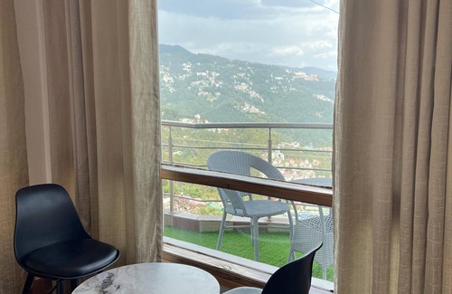 Shimla Apartment | Siesta Homestay 1BR - balcony in shimla