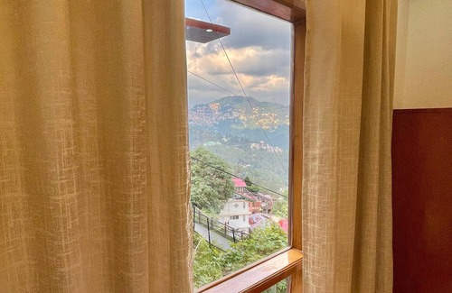 Shimla Apartment | Siesta Homestay 1BR - balcony in shimla