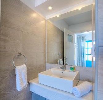 Kamari Hotel | Sigalas Beach Hotel
