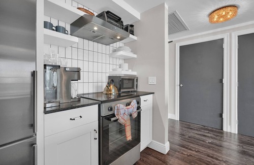 Coconut Grove Apartment | Sight of SAIL Boats Tranquil 1 bedroom