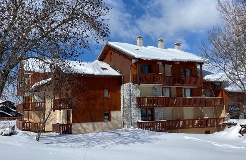 Montalbert Apartment | Signal 302 for 6 person