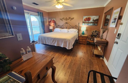 Lookout Valley Neighborhood Association Hotel | Signal Mountain Room at Tennessee RiverPlace