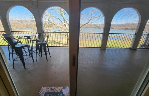 Lookout Valley Neighborhood Association Hotel | Signal Mountain Room at Tennessee RiverPlace