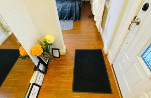 Oakridge House | Signature I Suite Space Share rooms Toronto Canada