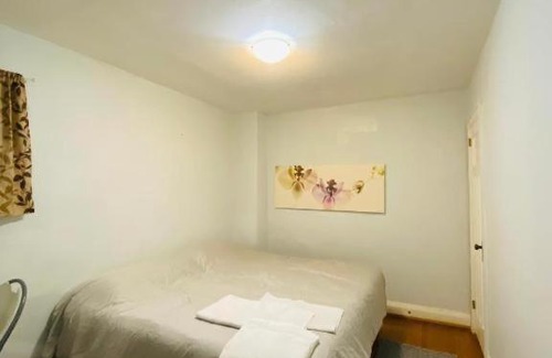 Oakridge House | Signature I Suite Space Share rooms Toronto Canada