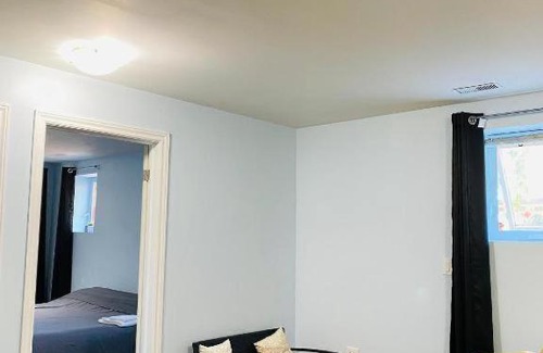 Oakridge House | Signature I Suite Space Share rooms Toronto Canada