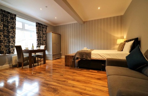 Airdrie Apartment | Signature - Linden Cottage Room 1