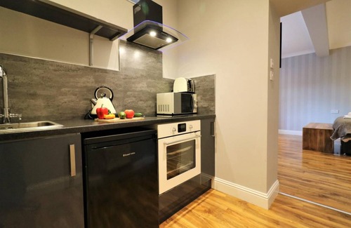 Airdrie Apartment | Signature - Linden Cottage Room 1