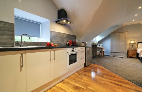 Airdrie Apartment | Signature - Linden Cottage Room 3
