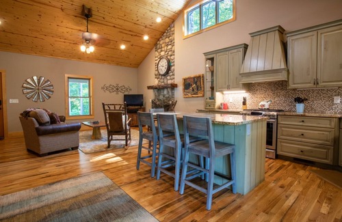 Marshall Cabin | Silent Night | Private Cabin with Mountain Views | Hot Tub and Fire Pit |