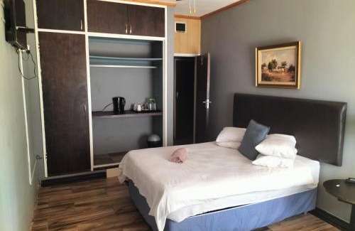 Riebeeckstad House | Silhouette Guest House