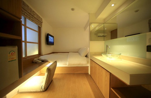 Silom Hotel | Silom One