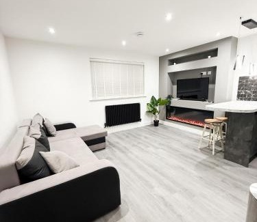 Peterborough Apartment | Silver Court Apartments - 2 Bed, 2 Bathroom Modern apartments - FREE Parking, WIFI and Videocom Entry