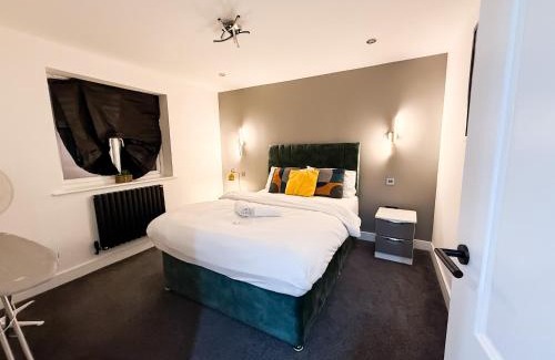 Peterborough Apartment | Silver Court Apartments - 2 Bed, 2 Bathroom Modern apartments - FREE Parking, WIFI and Videocom Entry