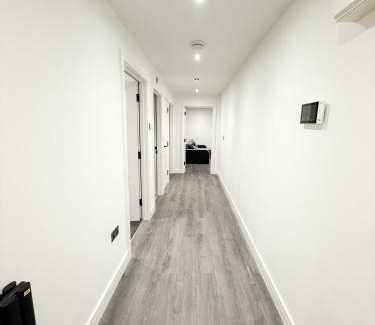 Peterborough Apartment | Silver Court Apartments - 2 Bed, 2 Bathroom Modern apartments - FREE Parking, WIFI and Videocom Entry