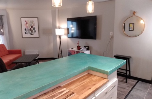 Snowshoe Apartment | Silver Creek 2 BR Condo, No Cleaning Fees, A/C, Pool/Hot Tub