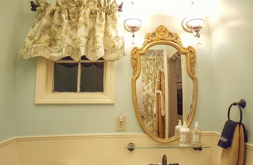 Independence Bed & Breakfast | Silver Heart Inn and Cottages