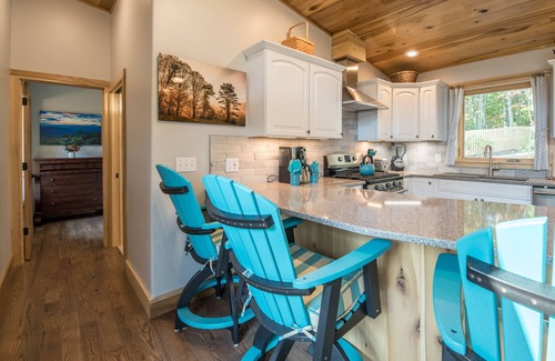 Fletcher Cabin | Silver Lining Cabin - Hello Relaxation! Sweet, well water, hot tub, pets
