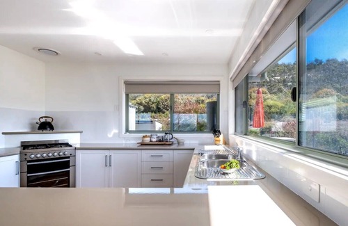Bicheno House | Silver Moon at Half Moon Bay - Paradise!